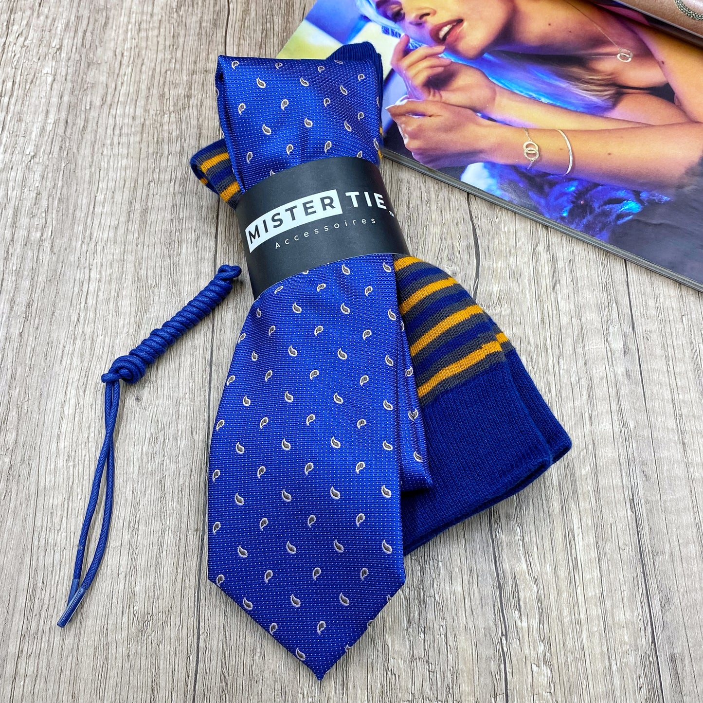 Combo Cravate Chaussette + Lacets Offerts