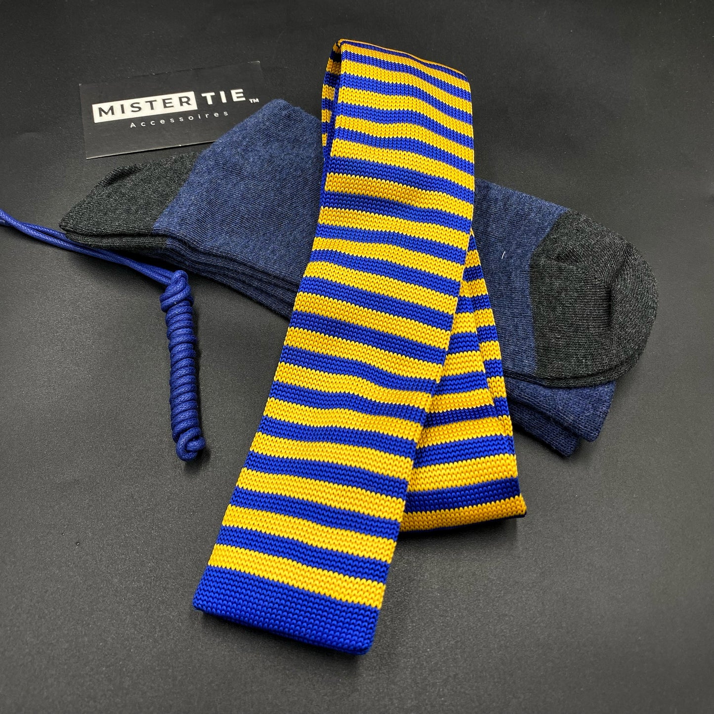 Combo Cravate bout carré Chaussette + Lacets Offerts